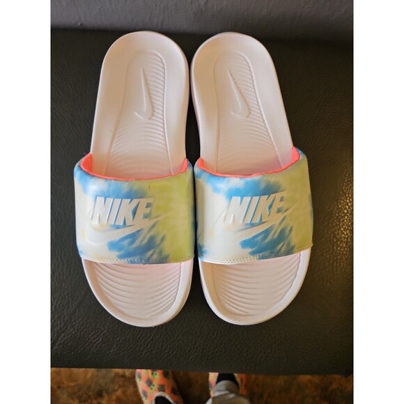 WOMEN'S NIKE *VICTORI ONE SLIDE PRINT* COLORS~/WHITE/BRIGHT MANGO SIZE 11 - Picture 3 of 10